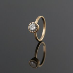1ct white diamond in yellow gold solitaire