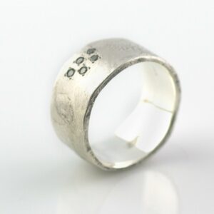 organic ring with black diamonds silver